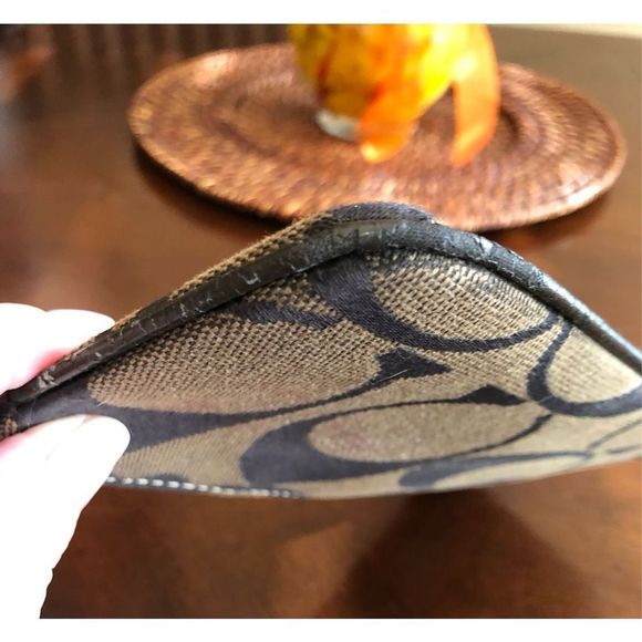 COACH - Monogram Logo Pouch in Chocolate & Khaki Canvas. Missing Wristlet Strap￼ - Picture 13 of 14